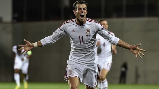 Gareth Bale becomes first player to win Welsh player award for a fourth time