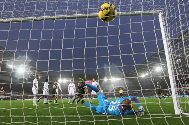 Swansea City 1 : 2 Tottenham Hotspur - Eriksen late show stuns Swansea