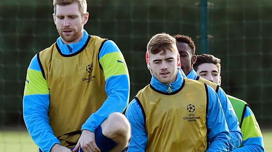 Arsene Wenger defends embattled defenders Mertesacker, Chambers