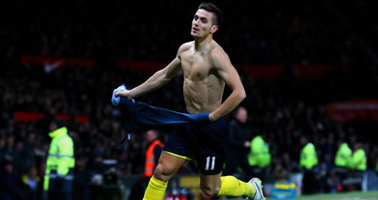 Manchester United 0 : 1 Southampton - Tadic secures win for Saints