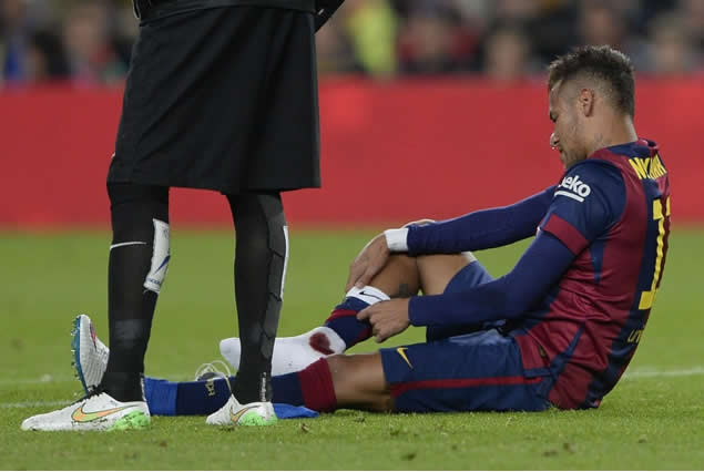 Neymar gets hit in ankle, winds up with Curt Schilling-esque bloody sock