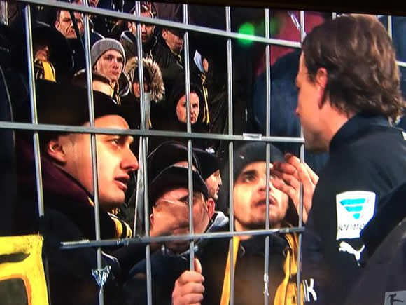 Mad scenes after Dortmund’s 1-0 loss as Weidenfeller & Hummels try to pacify angry fans