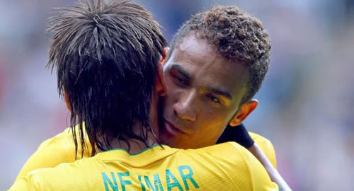 Neymar talking Danilo out of Real move