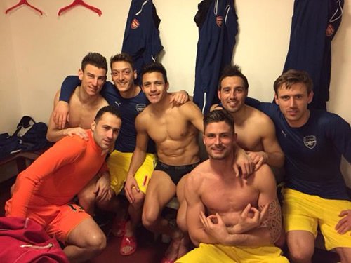 Ozil and Sanchez celebrate Arsenal win in Palace dressing room