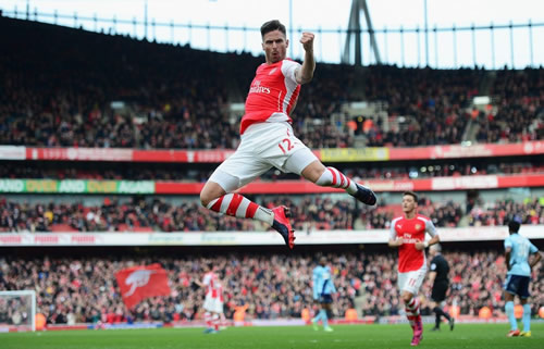 Arsenal 3 : 0 West Ham United - Gunners strengthen top four hopes