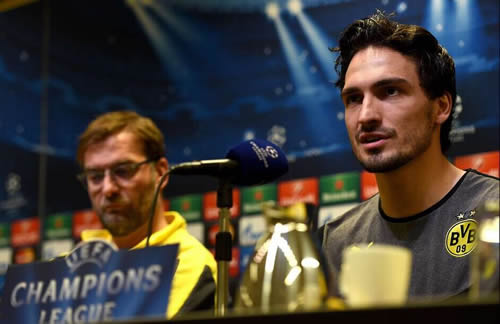 Mats Hummels tells teammates Manchester United move is close