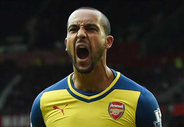 Manchester United 1-1 Arsenal: Walcott rescues point for Gunners