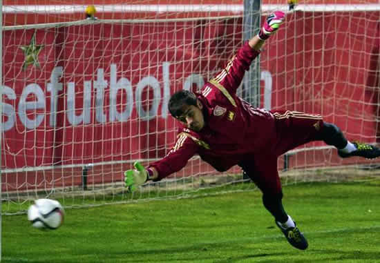 Pedro: Casillas is Spain's best goalkeeper