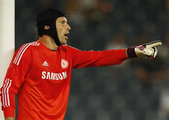 Cech denies agreeing Arsenal move