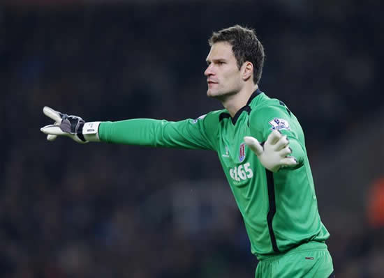 Chelsea want Asmir Begovic to replace Petr Cech