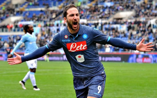 Arsenal make £43.4m transfer bid for Man United striking target