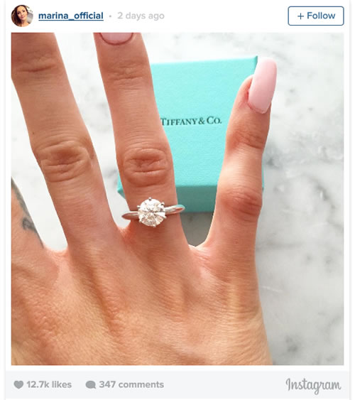 Arsenal man proposes to his girlfriend