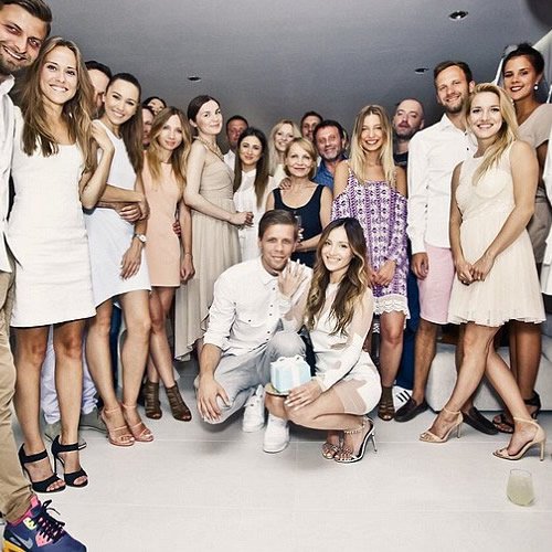 Arsenal man proposes to his girlfriend