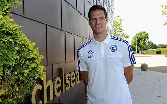 Chelsea confirm £8m signing of goalkeeper Asmir Begovic from Stoke