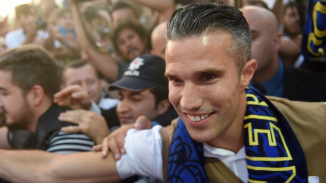 Van Persie unveiled at Fenerbahce
