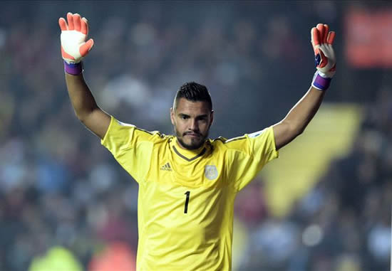 Official: Manchester United sign Sergio Romero