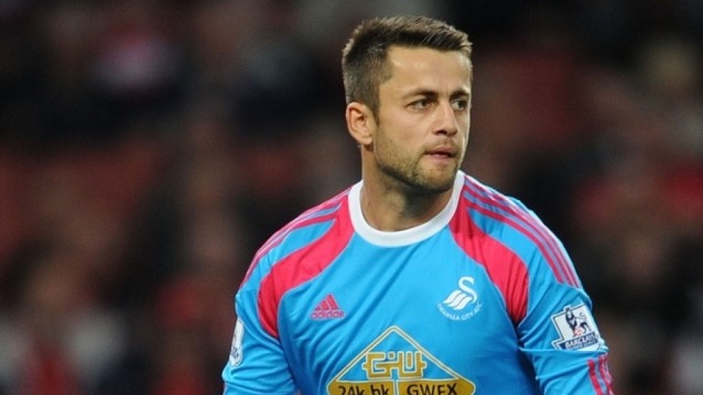 Fabianski pens new deal