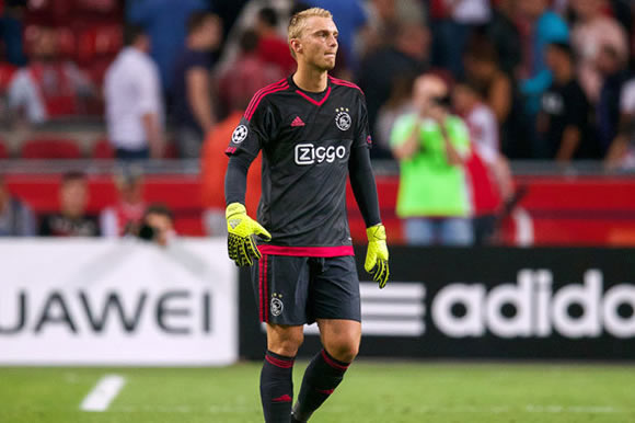 Van Gaal prepared to axe De Gea until September as Man United transfer saga causes chaos