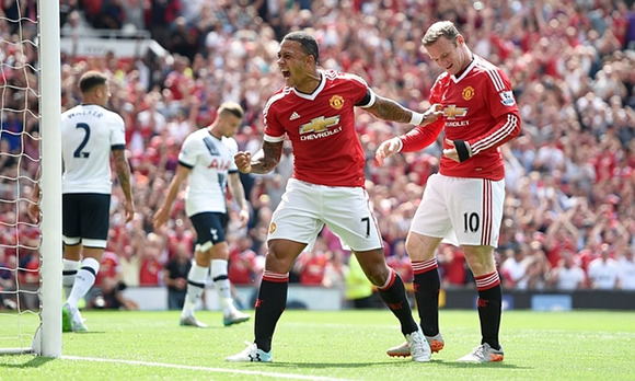 Manchester United 1 - 0 Tottenham Hotspur : United kick off campaign with win