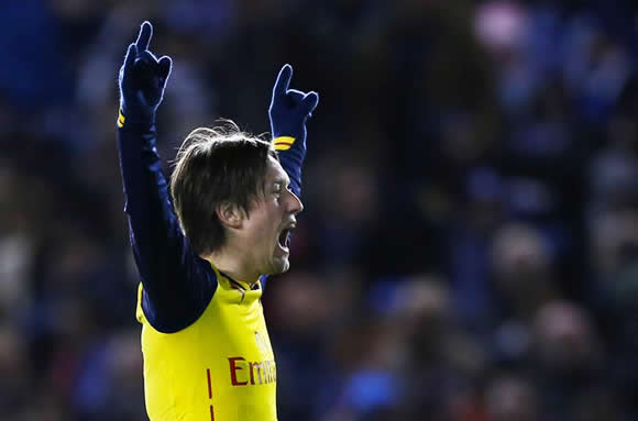 Arsenal’s Tomas Rosicky out for three months following knee surgery