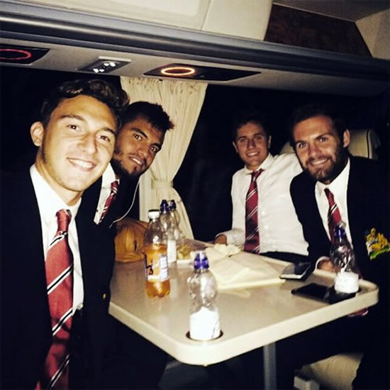 Matteo Darmian snaps selfie with Man Utd stars on team bus
