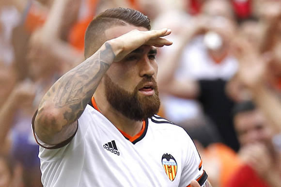 Man City close in on Man United target Nicolas Otamendi