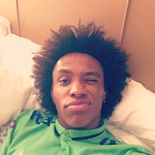 Chelsea midfielder Willian snaps happy Brazil selfie