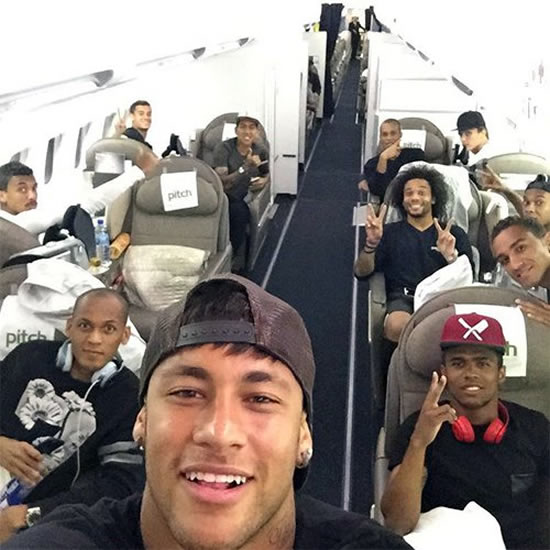 Man Utd target snaps selfie with Liverpool duo Coutinho and Firmino