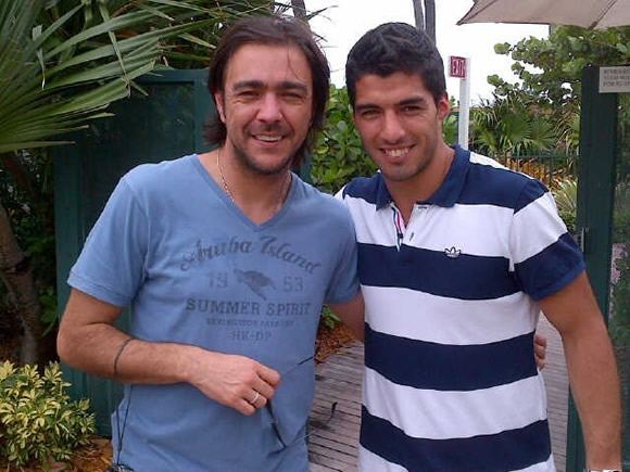 Luis Suarez invites Uruguayan legend Alvaro Recoba & his son to watch Barcelona train