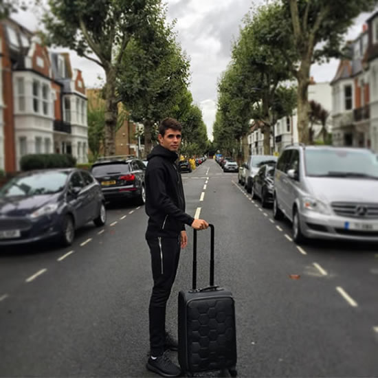 Chelsea star Oscar packs his suitcase