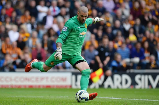 Manchester United: Chelsea want to sign Victor Valdes on an emergency loan