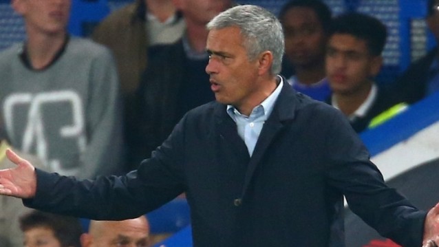 Chelsea backing under-fire Mourinho