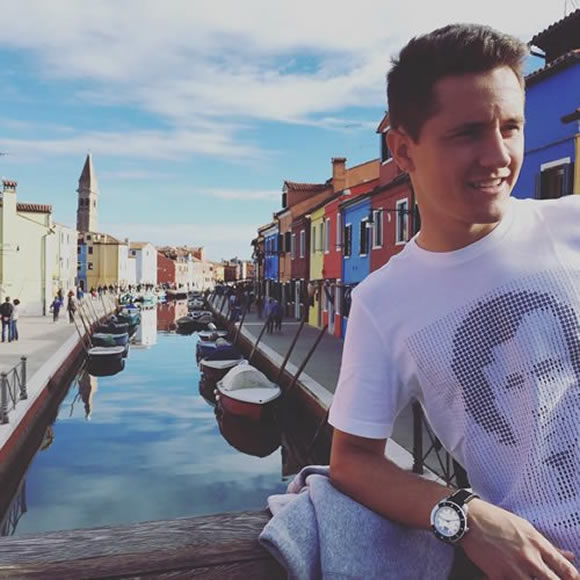 Man Utd’s Ander Herrera enjoys Italian getaway