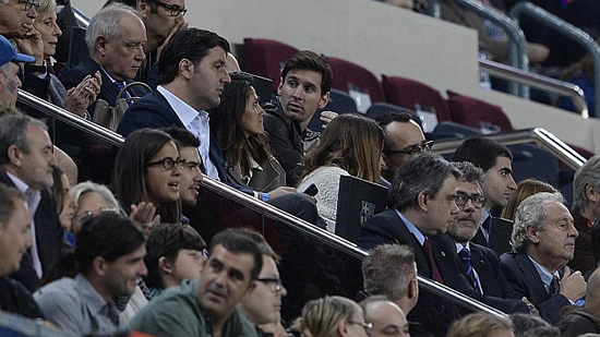 Camp Nou crowd spare a thought for Messi