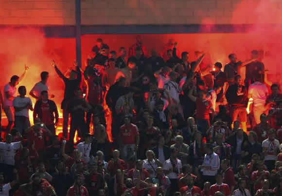 Benfica hit with suspended stadium ban
