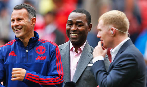 Man Utd legend urges Wayne Rooney to reinvent himself as he approaches special milestone