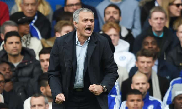 Ancelotti shares his thoughts on Mourinho’s job security at Chelsea