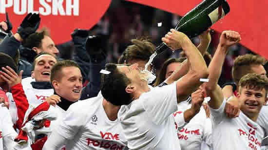 Lewandowski charged with drinking Champagne at the National Stadium