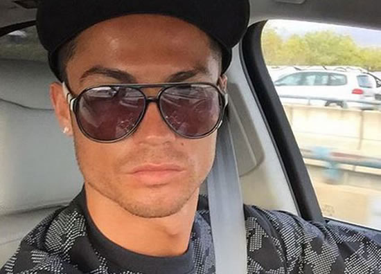 Cristiano Ronaldo and Neymar, selfies at the wheel