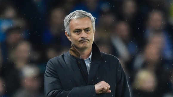 Emotional Jose Mourinho salutes Chelsea fans