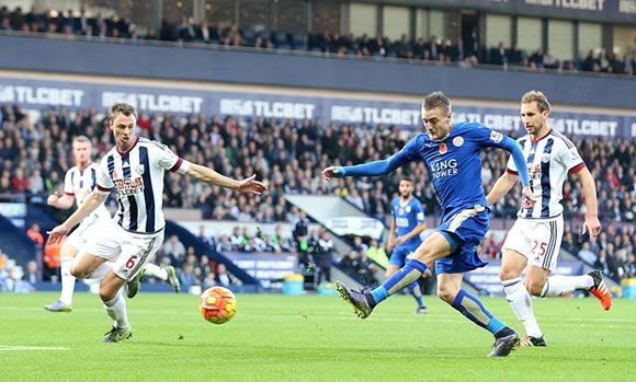 Roy Hodgson calms clamour for Jamie Vardy to take England’s centre stage