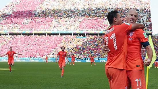 Memphis Depay must be strong at Man Utd, says Arjen Robben