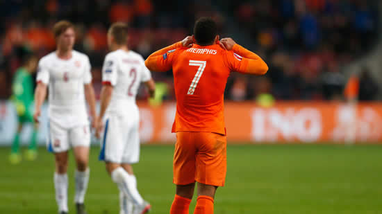 Memphis Depay must be strong at Man Utd, says Arjen Robben