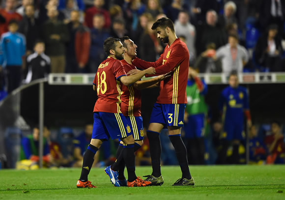 England undone by artistry of Spain’s Mario Pérez and Santi Cazorla