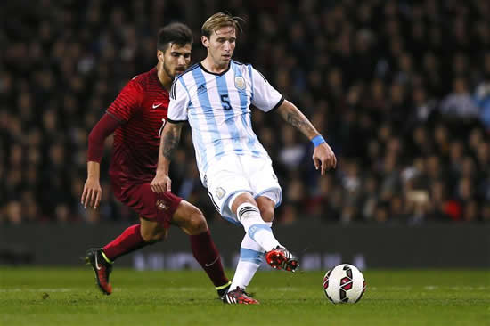 Liverpool battle Real Madrid to sign Lazio midfielder Lucas Biglia