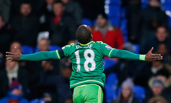 Crystal Palace 0 - 1 Sunderland: Jermain Defoe earns Sunderland first away league win of season at Crystal Palace