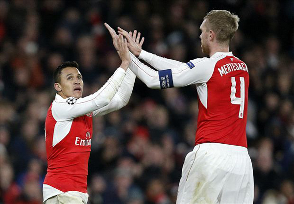 Arsenal 3-0 Dinamo Zagreb: Sanchez & Ozil keep Gunners' Champions League hopes alive