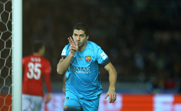Suarez hat trick sends Barca to Club World Cup final
