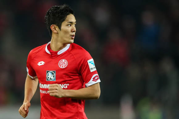 Man United weigh up shock swoop for Japanese sensation