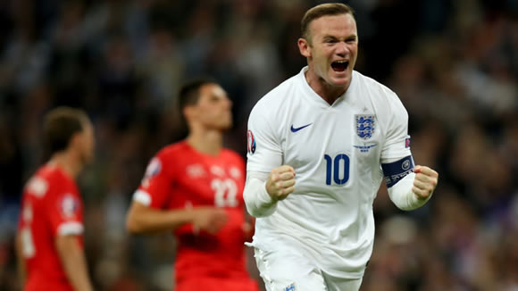 Wayne Rooney must keep performing, says England manager Roy Hodgson